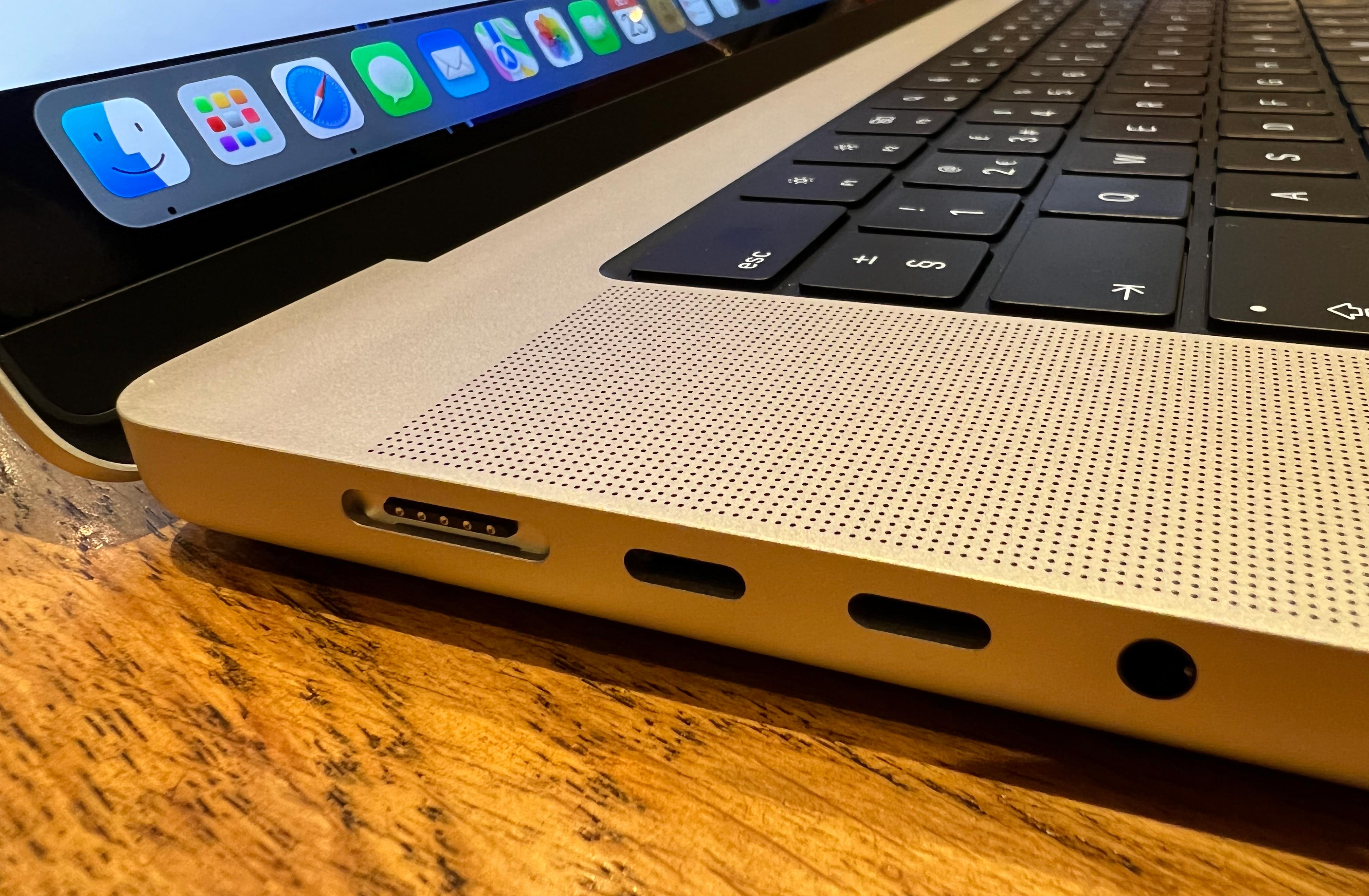 apple 16 inch macbook pro 03